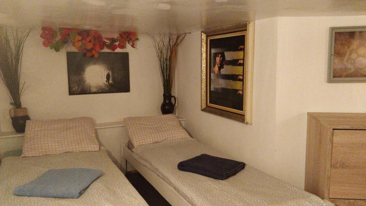 Prague "Above Train Central" Hostel Eksteriør bilde